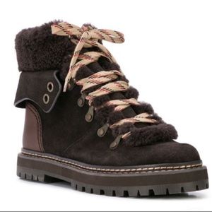 NEVER BEEN WORN CHLOÉ ANKLE BOOTS 🐻